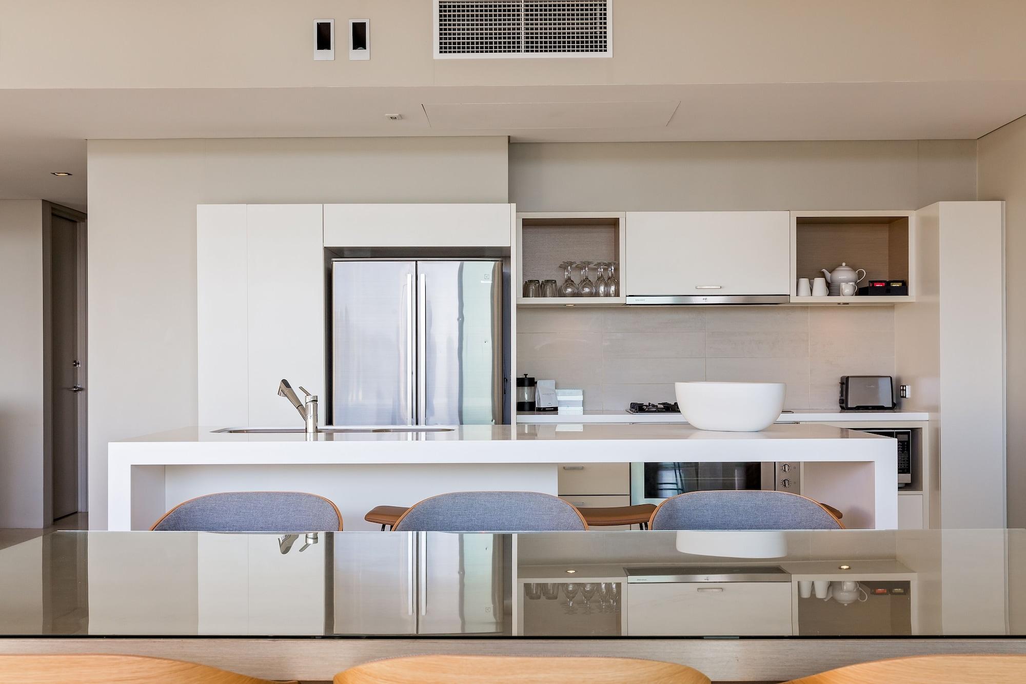 Smiths Beach Resort Yallingup Bagian luar foto A kitchen in a typical apartment
