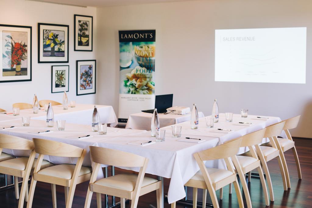 Smiths Beach Resort Yallingup Bagian luar foto The Lamonts' tasting room