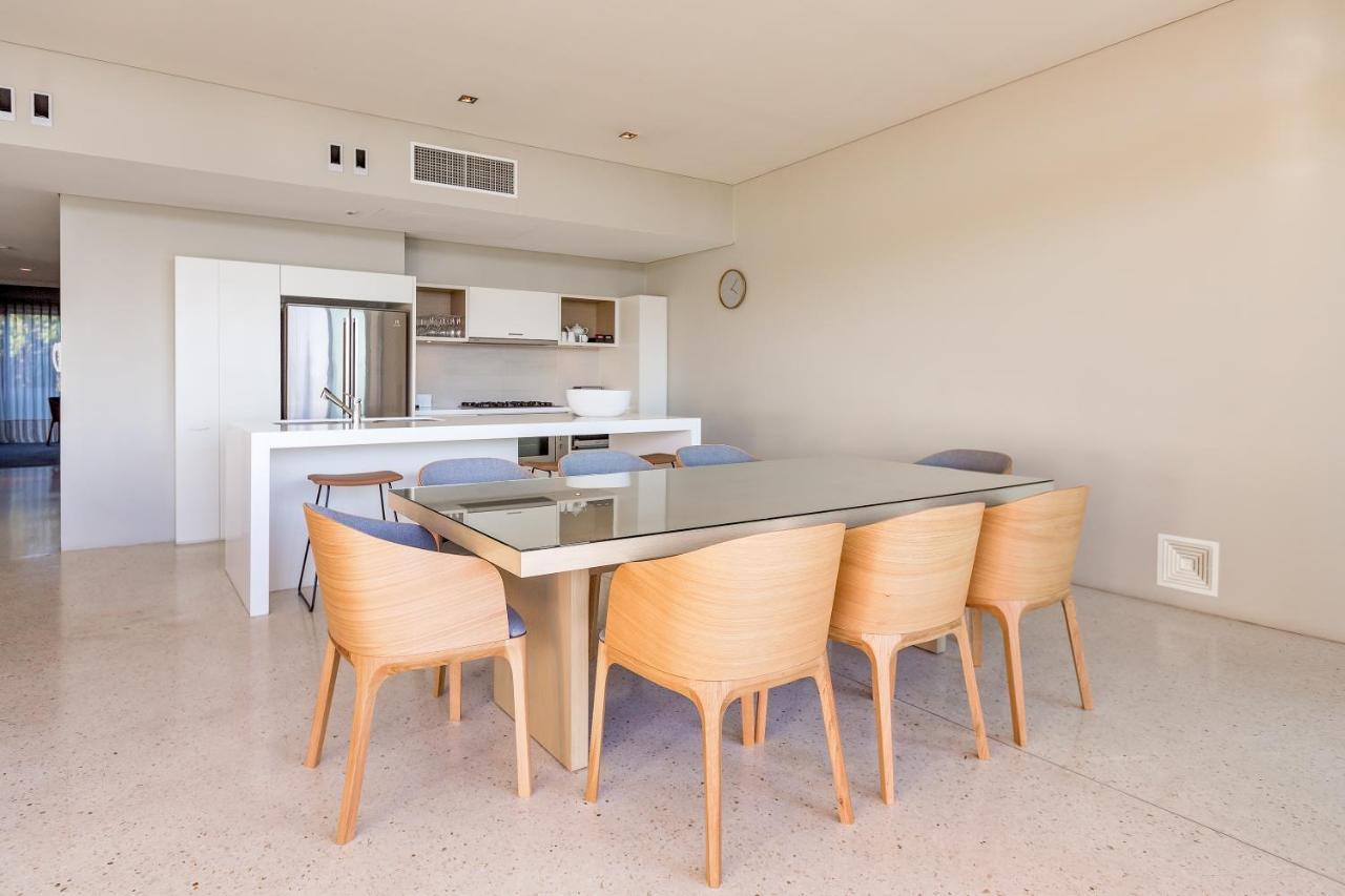 Smiths Beach Resort Yallingup Bagian luar foto A kitchen and dining room in a typical apartment
