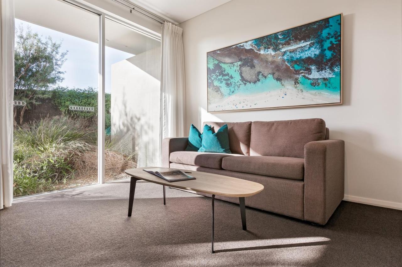 Smiths Beach Resort Yallingup Bagian luar foto A living room in a typical apartment at the complex